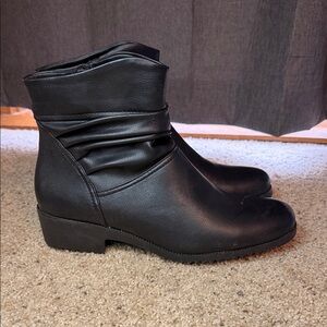 Women’s Croft and Barrow Black Ankle Boots size 10